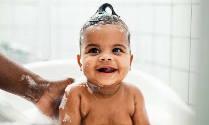 How to Bathe a Child With No Bathtub